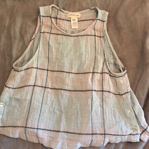 Cloth and stone tank